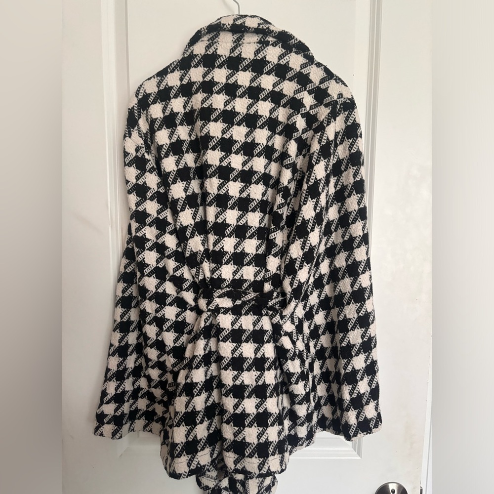 Women’s Houndstooth Cape Tie Waist Coat - Picture 5 of 5